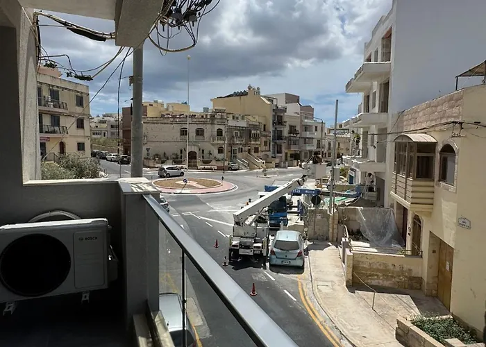 Family 2br In Fgura - By Hostmt Διαμέρισμα