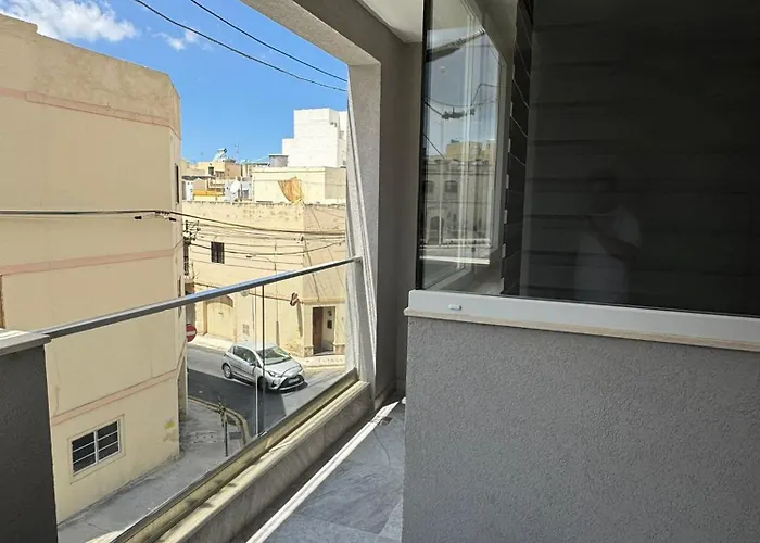 Family 2br In Fgura - By Hostmt